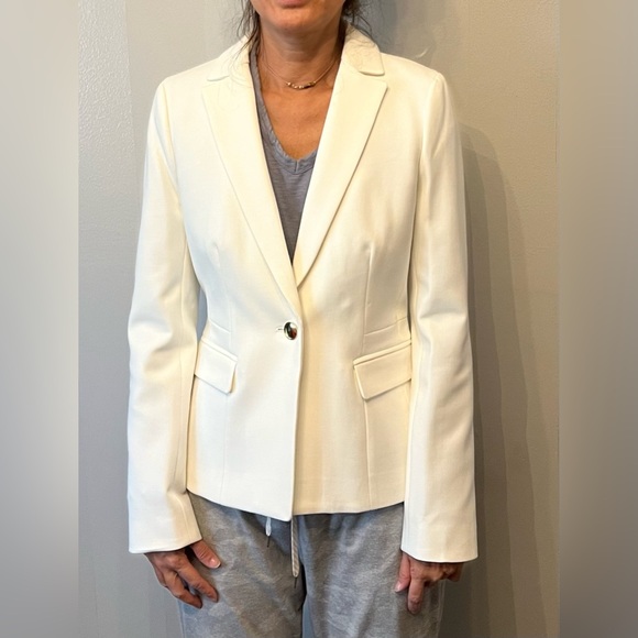 White Tailored Blazer with Notched Lapels and Fitted Silhouette - size 2T - Picture 3 of 6